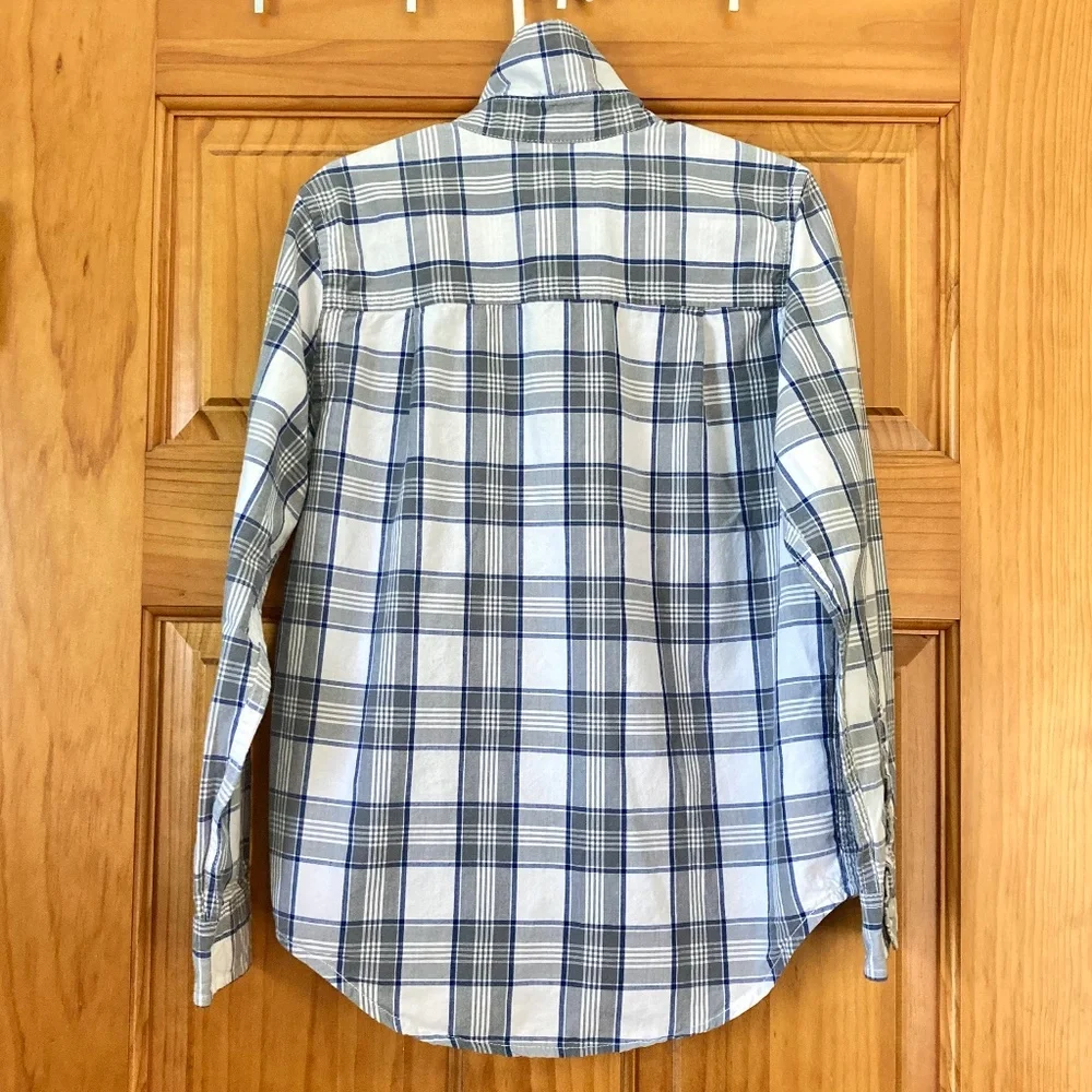 Boys size 7-8 Children’s Place long sleeved plaid button-up dress shirt